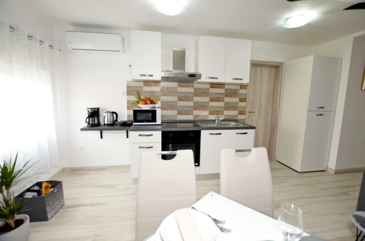Apartments Viktoria Laurana Esterno foto